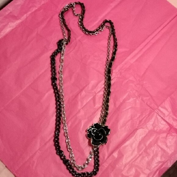 Black and Silver Metal Flower Necklace - Picture 1 of 2